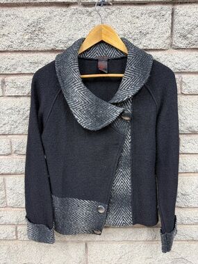 Black & Gray Women's Button-Front Sweater Jacket
